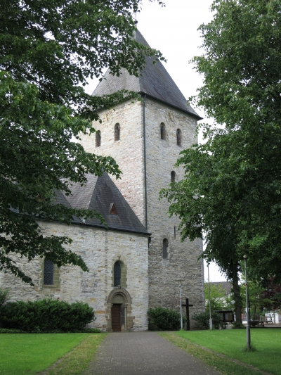 Die Geschichte des Kirchturms und der Kirche St. Laurentius Thüle