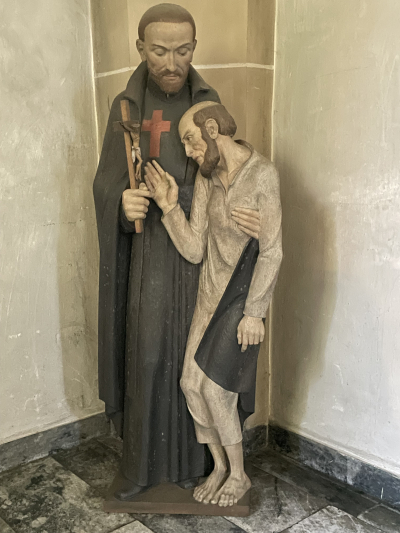 Die Kamillus-Statue in der Scharmeder Kirche