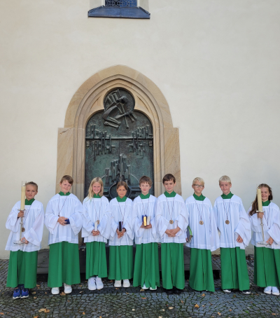 9 neue Messdiener in die Gemeinschaft der Messdiener St. Johannes aufgenommen